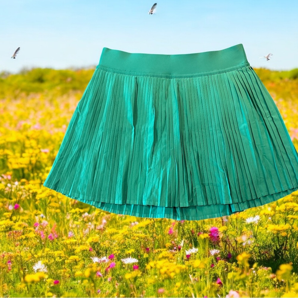 Lululemon Varsity High-Rise Pleated Tennis Skirt. Size 4
